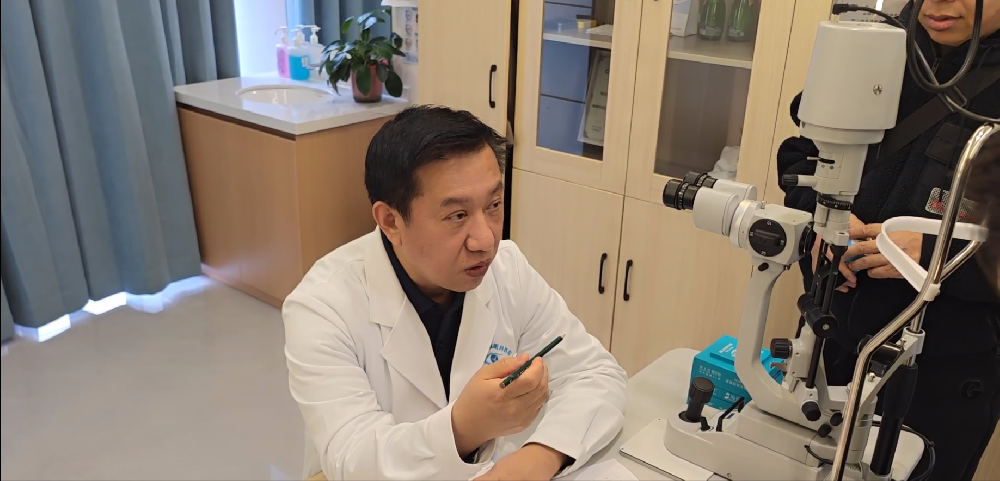 近视手术是否适合每个人?手术安全性如何?术后护理又该如何进行?